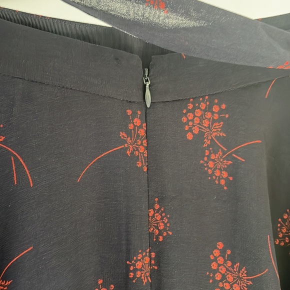 NWT Ann Taylor 4P Navy with Red Floral Design Flowy A-Line Chiffon Skirt - Picture 4 of 8